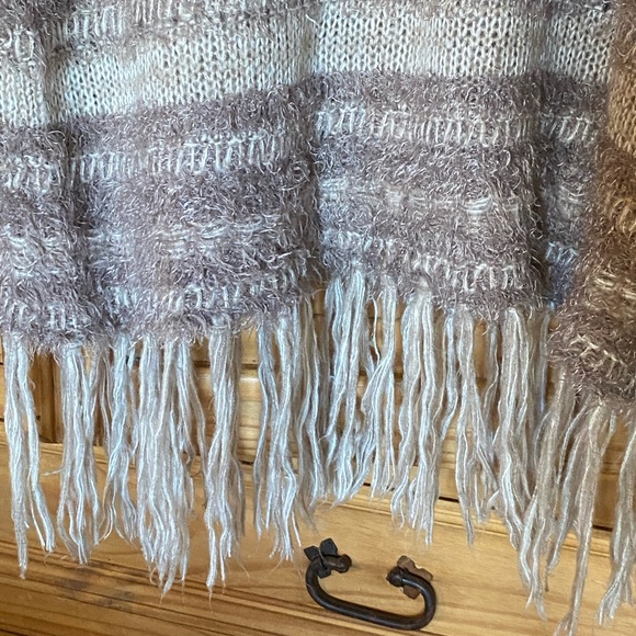 Knox Rose tan sweater with fringe, XXL - Picture 5 of 10